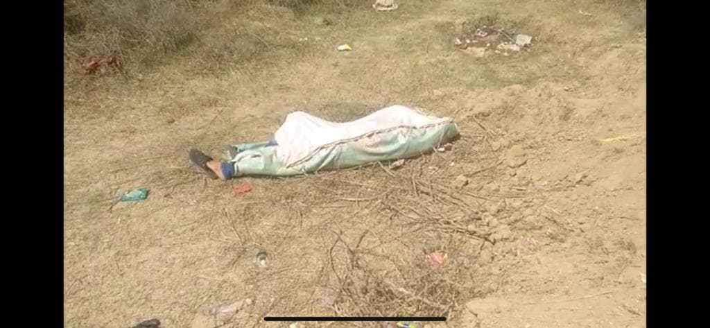 NH44 के किनारे संदिग्ध हालत में मिला युवक का शव, परिजनों ने जताई हत्या की आशंका