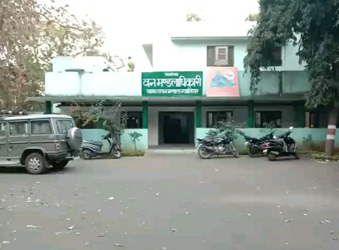 वन विभाग की टीम पर फायरिंग करने वाले पत्थर माफिया बेसुराग, पुलिस ने की जंगल में सर्चिंग