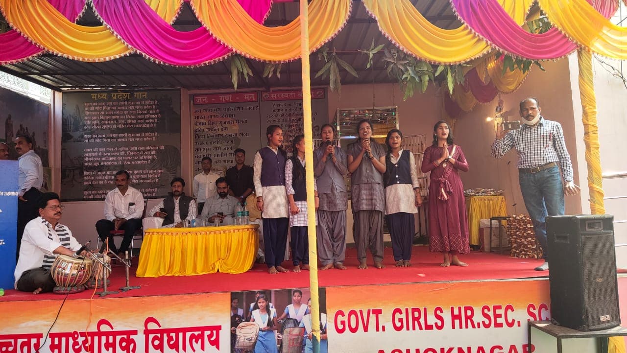 सरस्वती पूजा के बाद विधायक ने दोहराया अपना ये संकल्प, 7 लाख भी किये स्वीकृत