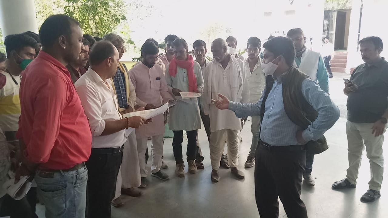 चुनाव कराए नहीं और पंचों की सहमति बिना चुन लिया ग्राम प्रधान, चुनाव अधिकारी और सचिव पर आरोप