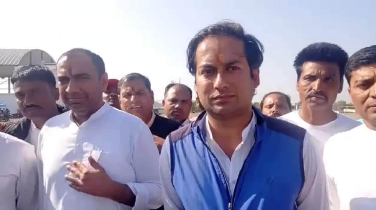 पूर्व मंत्री जयवर्धन सिंह का तंज- अक्कड़ बक्कड़ बंबे बो, डीजल हो गया 80 पेट्रोल हो गया 100