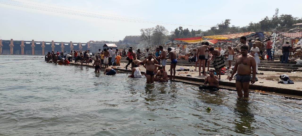 मौनी अमावस्या पर श्रद्धालुओं ने लगाई आस्था की डुबकी, गूंजे हर-हर महादेव के जयघोष