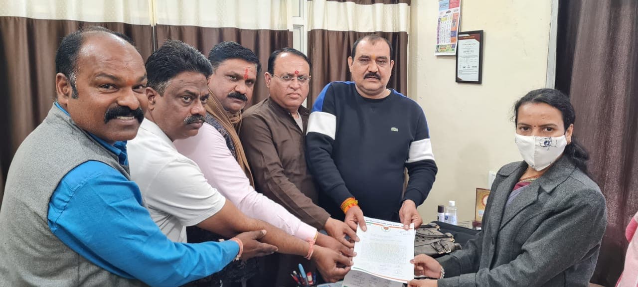 कचरा संग्रहण का काम एनजीओ को सौंपने के बाद उपजी विसंगतियां, ज्ञापन सौंपा