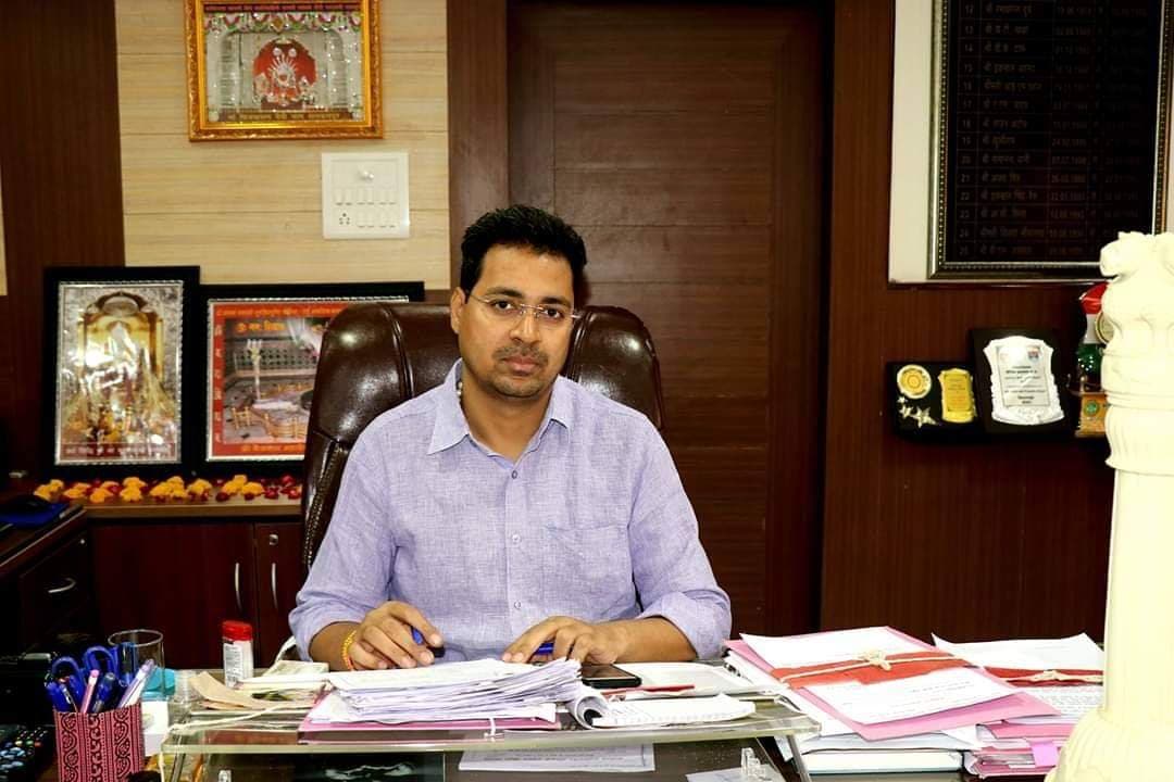 Action: लापरवाही पर कलेक्टर सख्त, 18 अधिकारियों पर लगाया गया जुर्माना