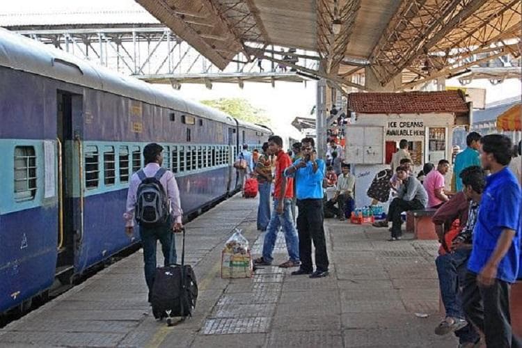 पश्चिम मध्य रेलवे ने 5 गुना बढ़ाए प्लेटफॉर्म टिकट के दाम, प्रदेश कांग्रेस ने ट्वीट कर साधा निशाना