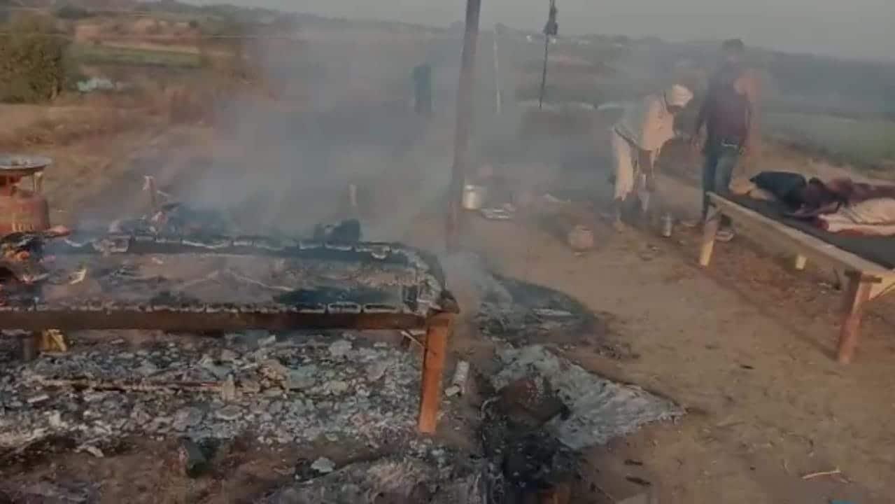 Datia Crime News: कर्मचारियों को जिंदा जलाने का प्रयास, जांच में जुटी पुलिस