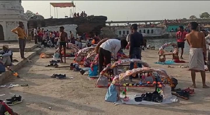 Datia News: सनकुआं पर पूरी रात लगा रहा मेला, दुल्हन की तरह सजा पूरा बाजार
