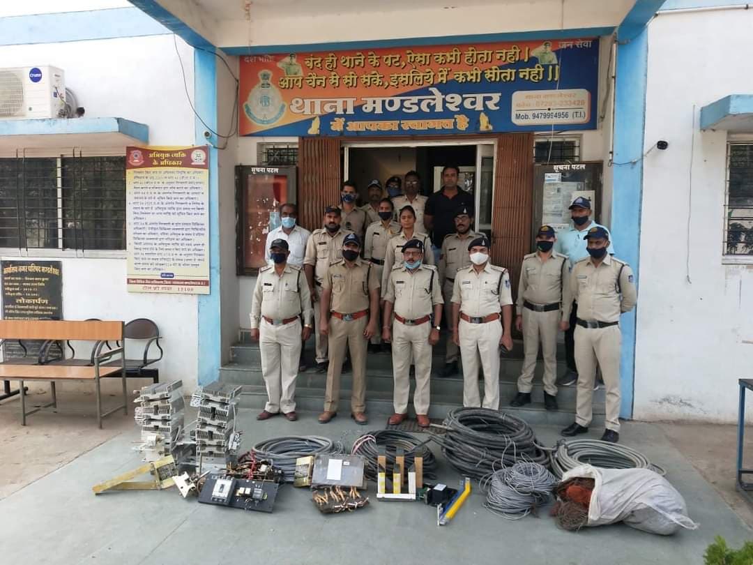 Khargone News : डेम से सामानों की चोरी करने वाले 8 आरोपियों को पुलिस ने किया गिरफ्तार