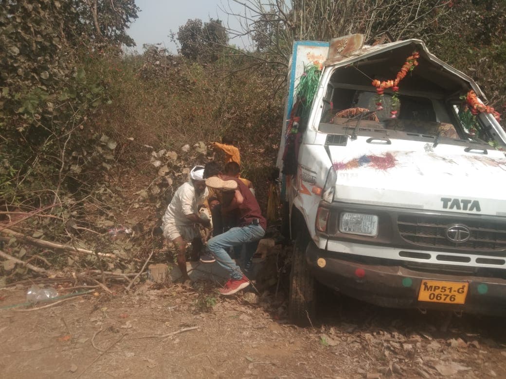 Ujjain Accident: बड़ा हादसा, कांग्रेस विधायक की कार को ट्रक ने मारी टक्कर, मचा हड़कंप