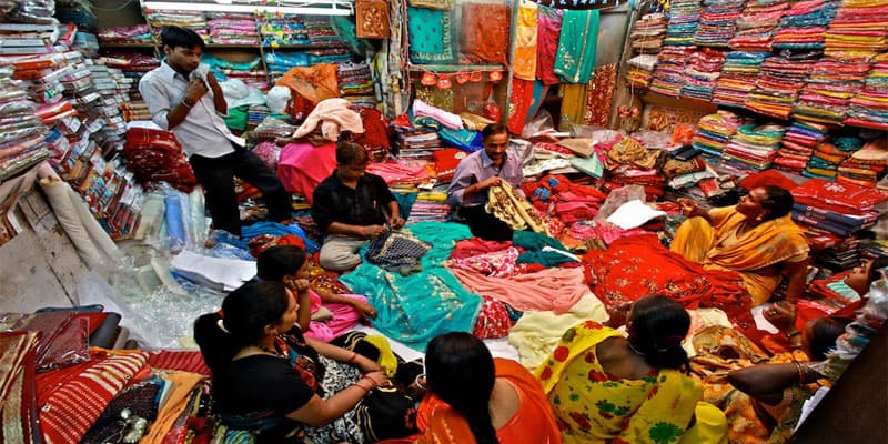 Price Hike: नहीं थम रही महंगाई की मार, अब कपड़ों के दामों में भी वृद्धि, 40 वर्षों बाद ऐसा उछाल