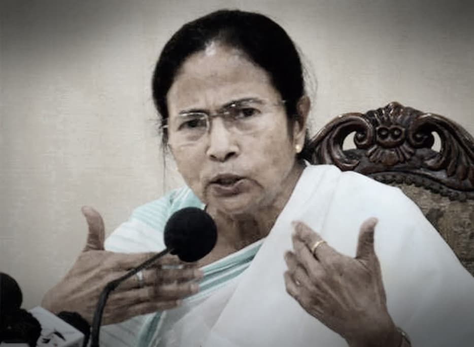 ममता बनर्जी के पैर में लगी चोट, कहा- मुझपर हमला हुआ, बीजेपी ने की सीबीआई जांच की मांग