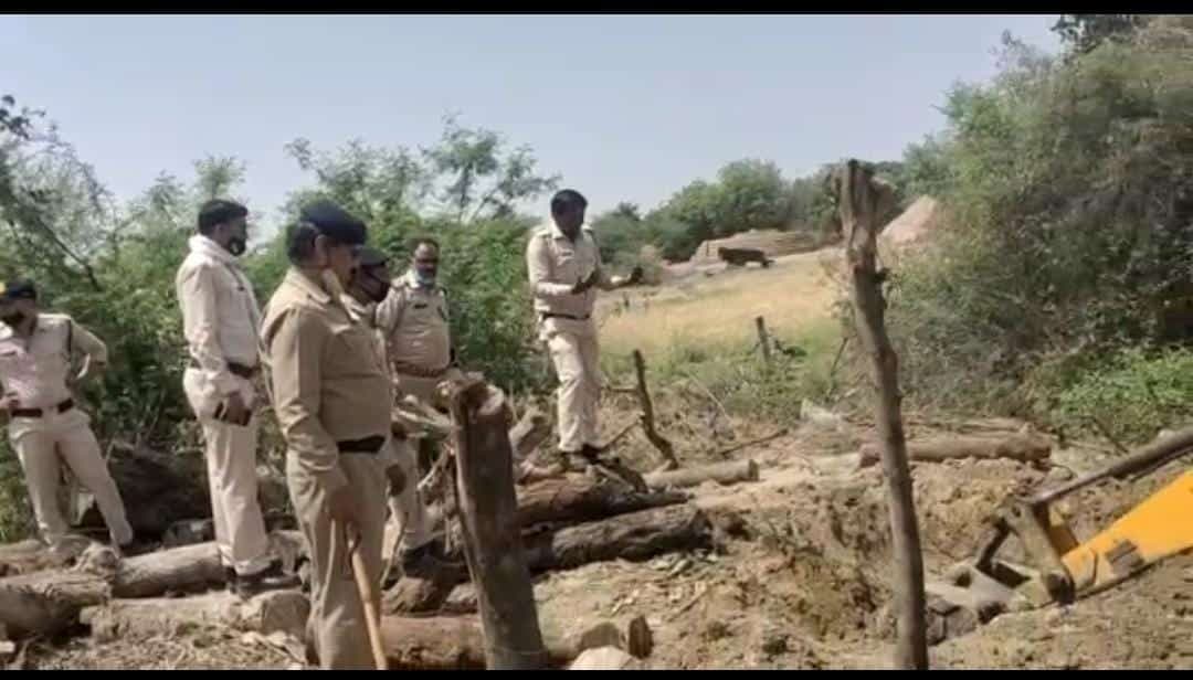 सिंगरौली- ढाबे में परोसी जा रही थी अवैध शराब, पुलिस ने की कार्रवाई