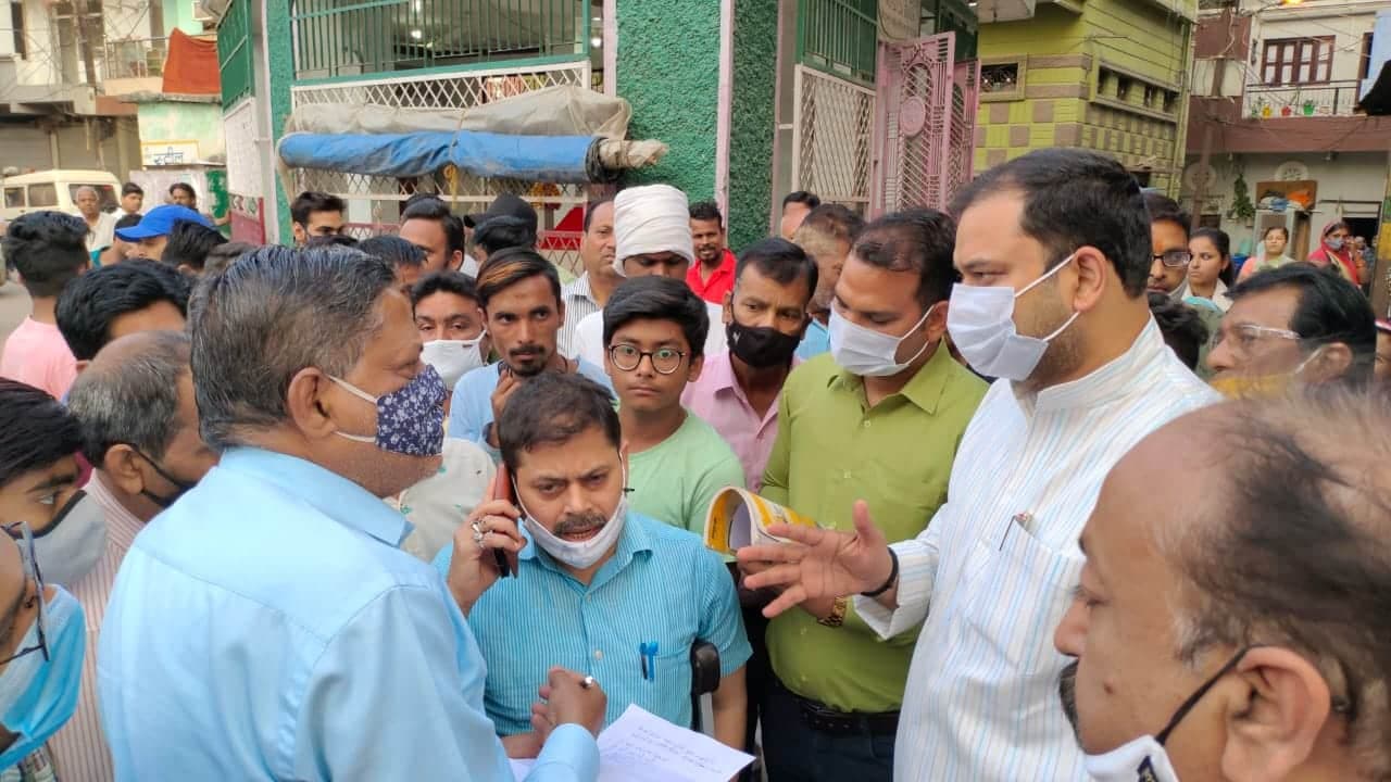 पानी के लिए किया चक्का जाम, 5 दिन से खराब बोरिंग विधायक ने 2 घंटे में ठीक कराई