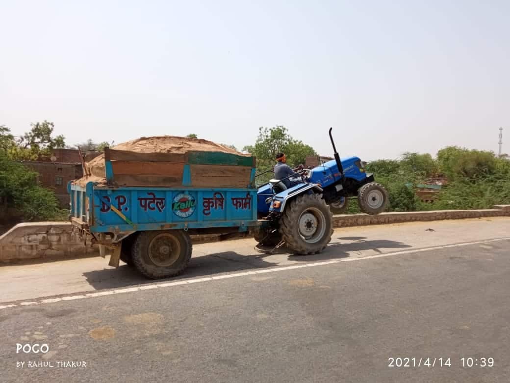 सेवढ़ा में वन विभाग की जमीनों में जमकर हो रहा अवैध उत्खनन, ट्रैक्टर चालक बने खतरों के खिलाड़ी