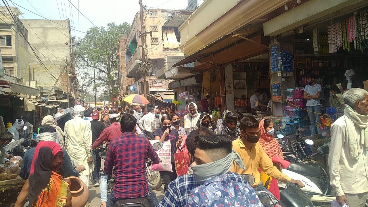 मुरैना: लॉकडाउन से पहले बाजार में उमड़ी जमकर भीड़, आज से 22 अप्रैल तक रहेगा बंद