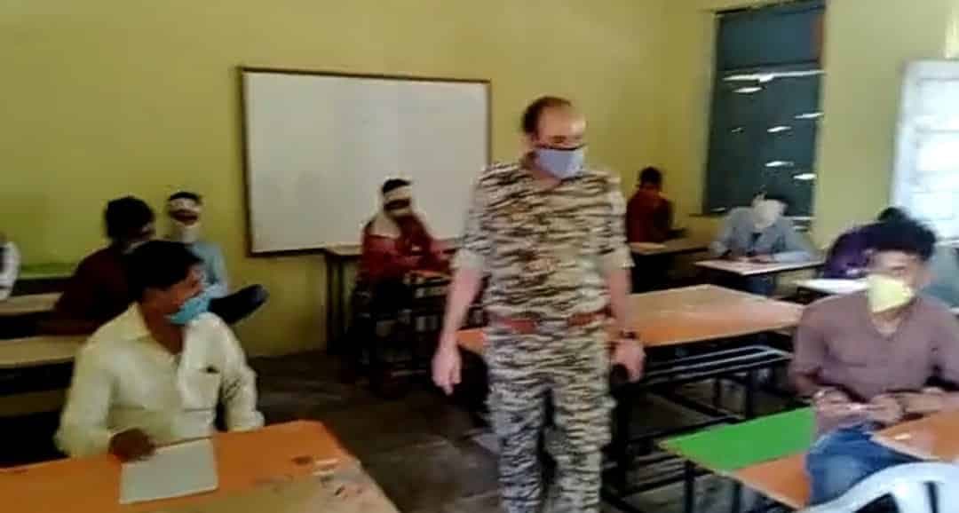 भिण्ड: पुलिस ने ली बेवजह घूमने वालों की लिखित परीक्षा, अस्थाई जेल में लगी क्लास