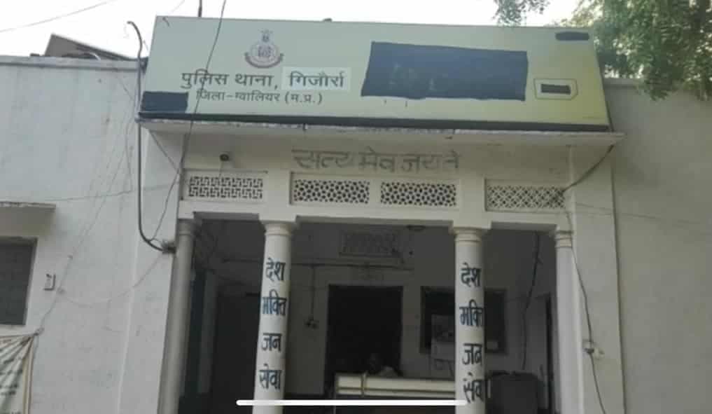 दंपत्ति से लूट करने वाले दो बदमाश पकड़ाए, पुलिस ने बरामद किया लूट का माल