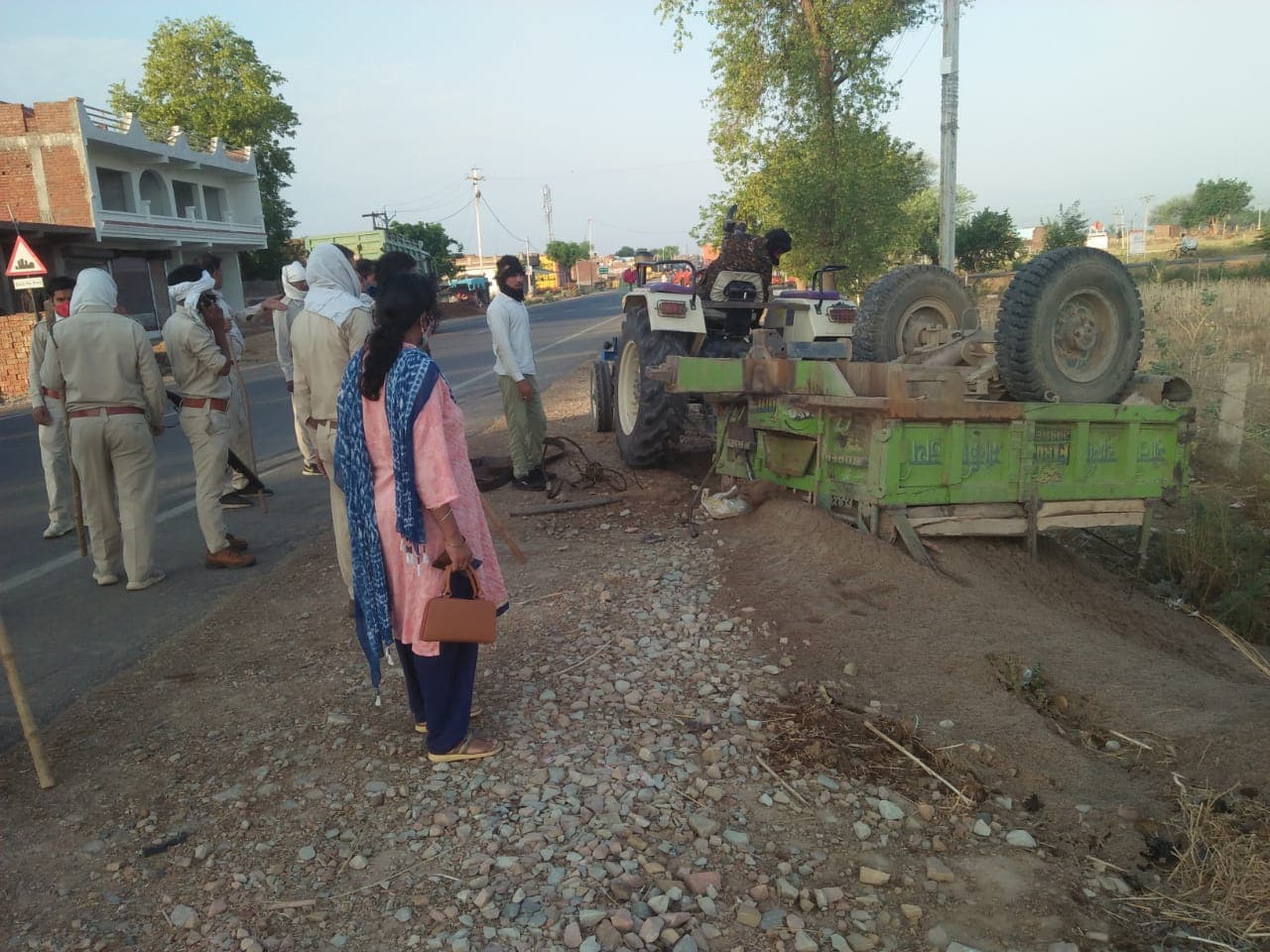 मुरैना : अवैध उत्खनन और परिवहन कर रहे ट्रैक्टर-ट्रॉली जब्त, एक गिरफ्तार