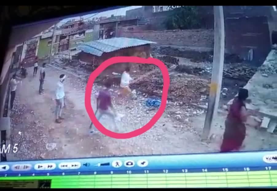 पुराने विवाद को लेकर दो पक्षों में गोलीबारी और पथराव, घटना सीसीटीवी में कैद