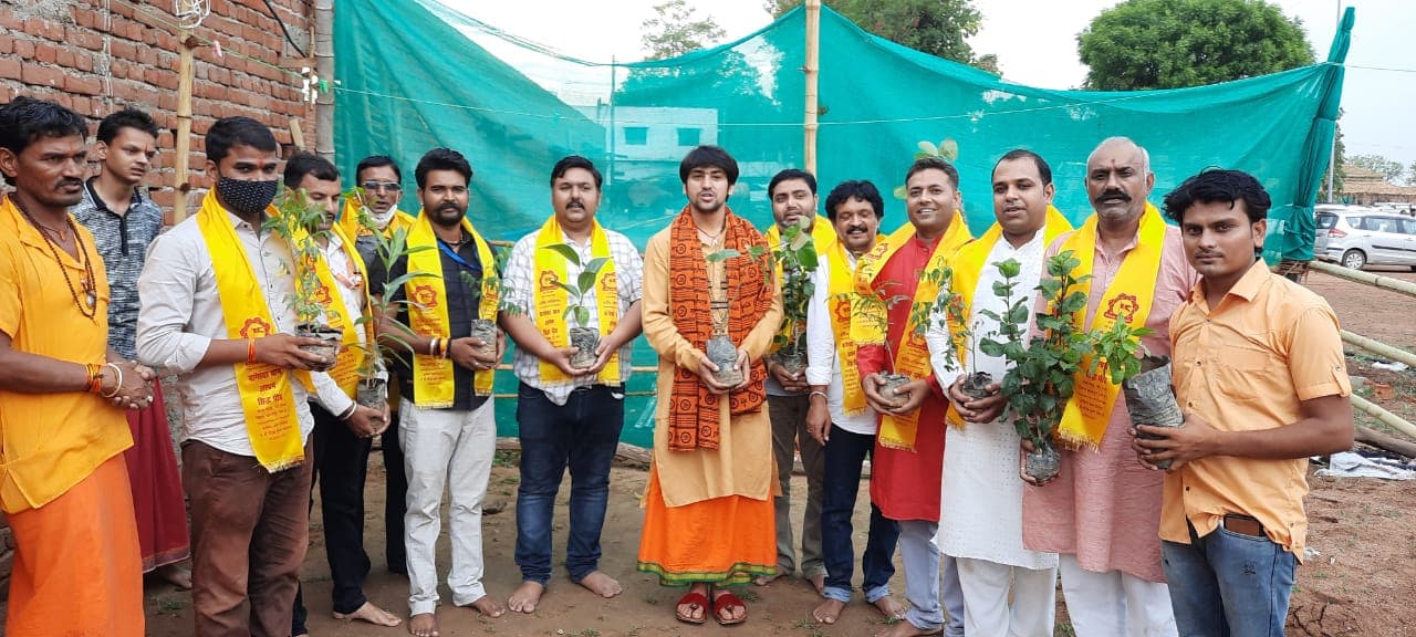 प्रकृति की सेवा और शुद्धि के लिए एक संत ने लिया सवा 11 लाख पेड़ लगवाने का संकल्प