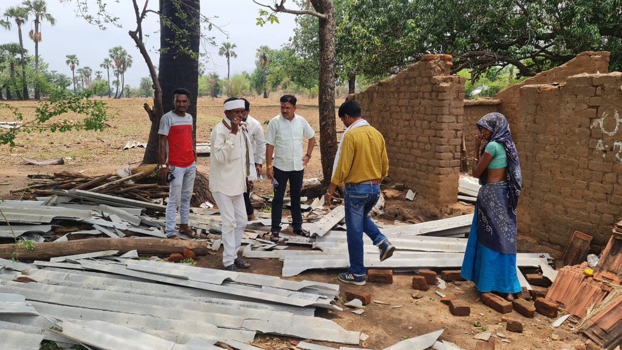 अलीराजपुर : लगातार दूसरे दिन भी बारिश और आंधी ने ढाया कहर, मकानों की उड़ी चद्दरें, तो कई ढह गए