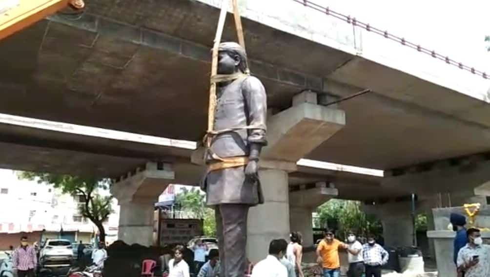 सिंधिया प्रतिमा को मिली नई जगह, बंगाली चौराहे से हटाकर जैन मंदिर के सामने किया शिफ्ट