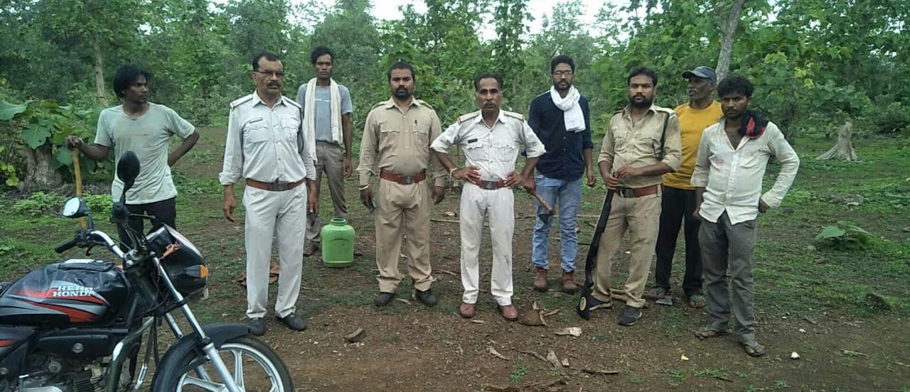 अतिक्रमण हटाने गई वन अमले की टीम पर हमला, बमुश्किल बची जान