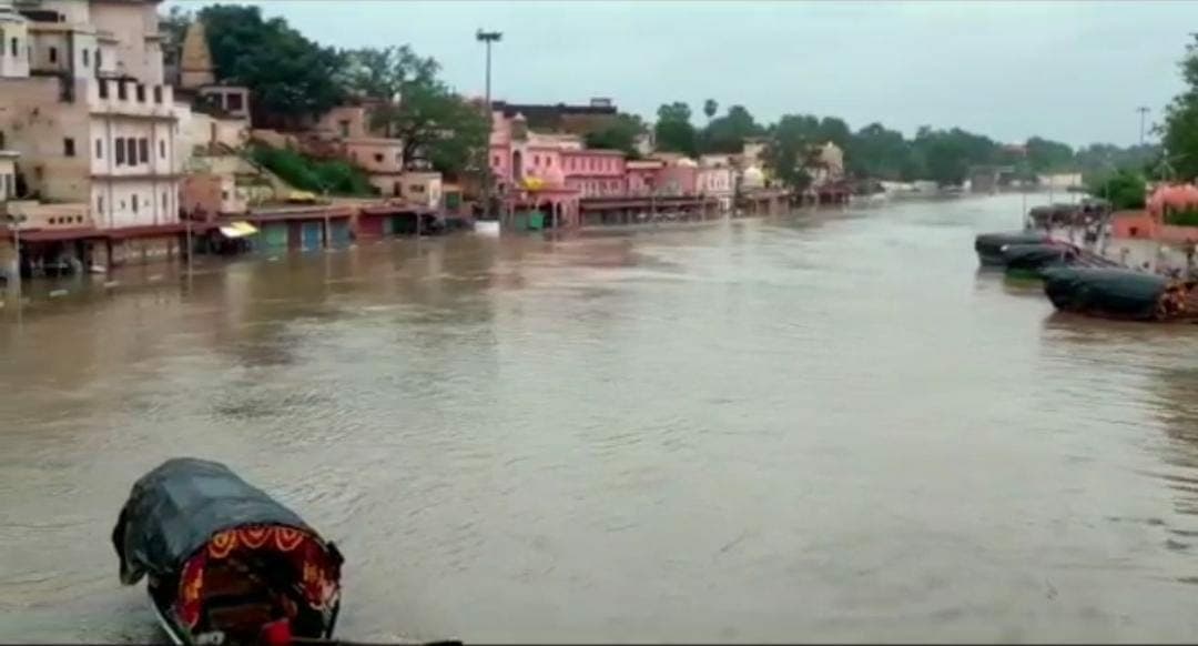 भारी बारिश से मंदाकिनी नदी उफान पर, सुरक्षा व्यवस्था के साथ प्रशासन का अलर्ट मोड ऑन