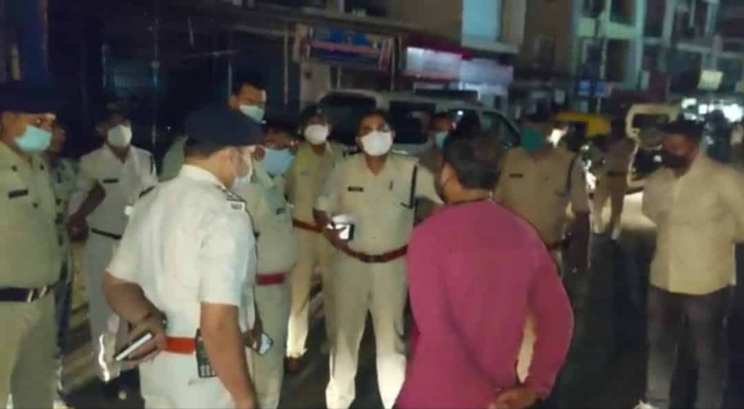 इंदौर में मामूली बात पर दोहरा हत्याकांड, पुलिस जांच में जुटी