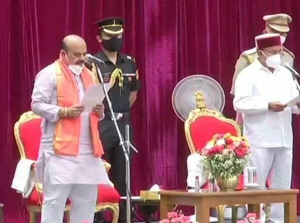 Karnataka CM Oath: बसवराज बोम्मई ने कर्नाटक के नए मुख्यमंत्री के रूप में ली शपथ