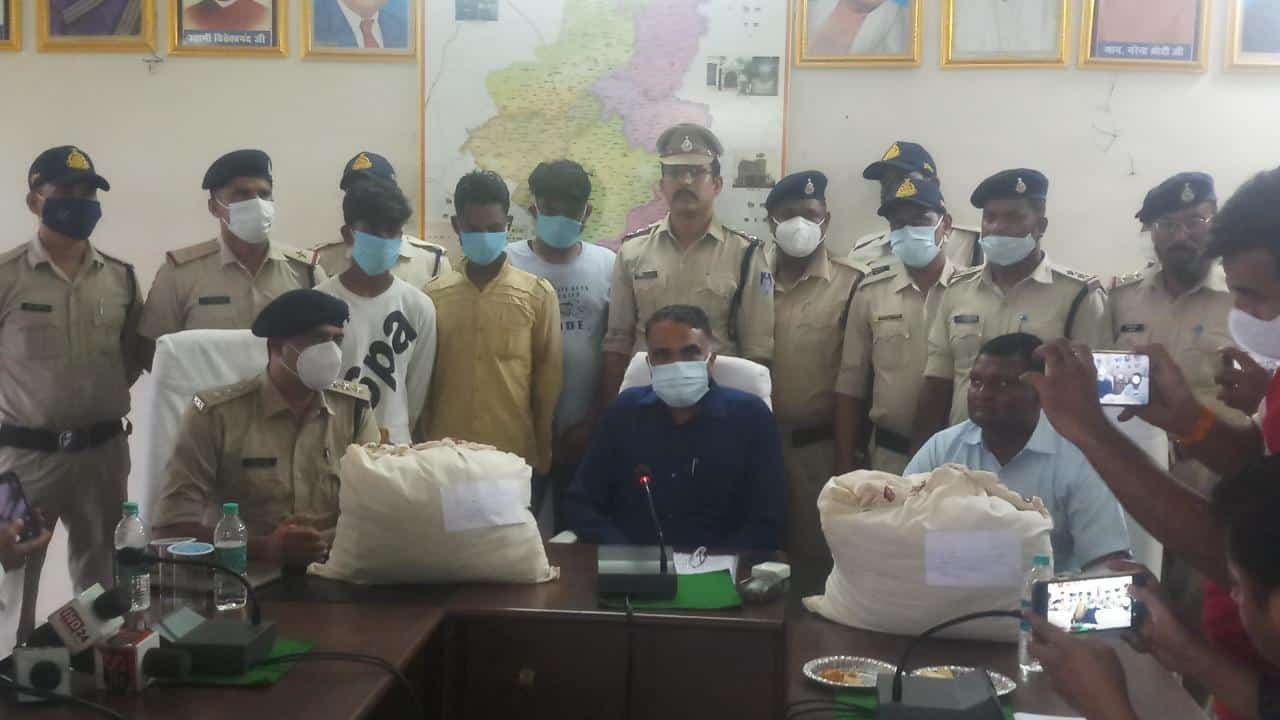Damoh : पुलिस ने पकड़ा 12 किलो गांजा, तीन आरोपी भी गिरफ्तार