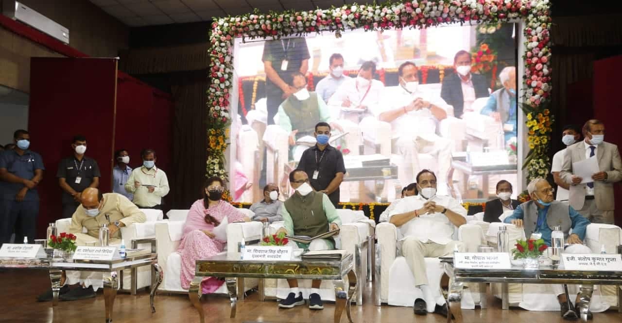 शासकीय इंजीनियरिंग कॉलेज के कार्यक्रम में शामिल हुए सीएम शिवराज सिंह चौहान, छात्राओं से हुए रूबरू