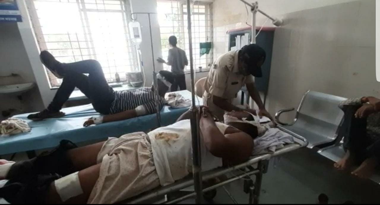 ज़मीनी विवाद में जमकर चले धारदार हथियार, 07 घायल