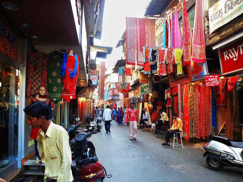 Indore Best Cheapest Market : ये है इंदौर के 5 फेमस मार्केट, मिलते है सबसे सस्ते कपड़े और…