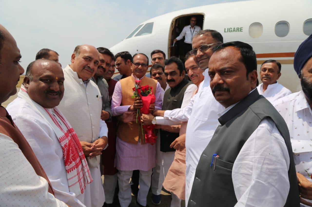 जबलपुर पहुंचे CM शिवराज, महाअधिवक्ता कार्यालय का किया भूमिपूजन