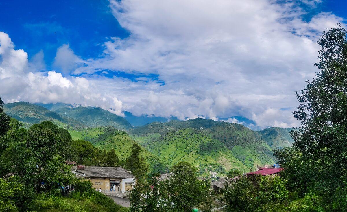 Bakloh Hill Station: प्राकृतिक खूबसूरती और इतिहास का बेहतरीन मिश्रण है ये जगह, जरूर एक्सप्लोर करें ये 5 स्पॉट्स