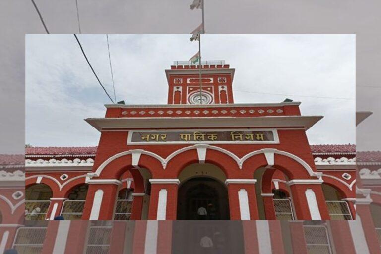 महिला डॉक्टर की मौत के बाद सुर्खियों में आई करोड़ों की जमीन पर नगर निगम ने किया कब्जा