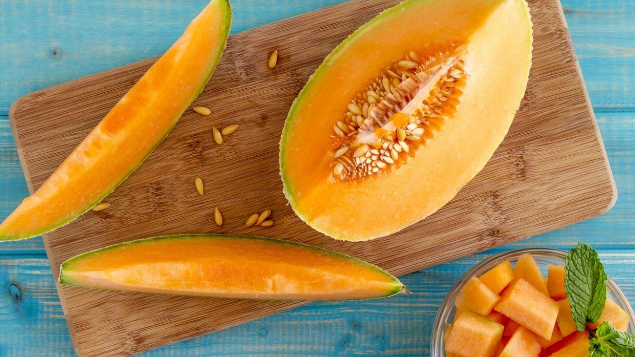 Muskmelon: खरबूज के बीजों से होती हैं कई बीमारियां दूर, सिर्फ स्वाद ही नहीं सेहत का भी रखें ध्यान, जानें इसके फायदे