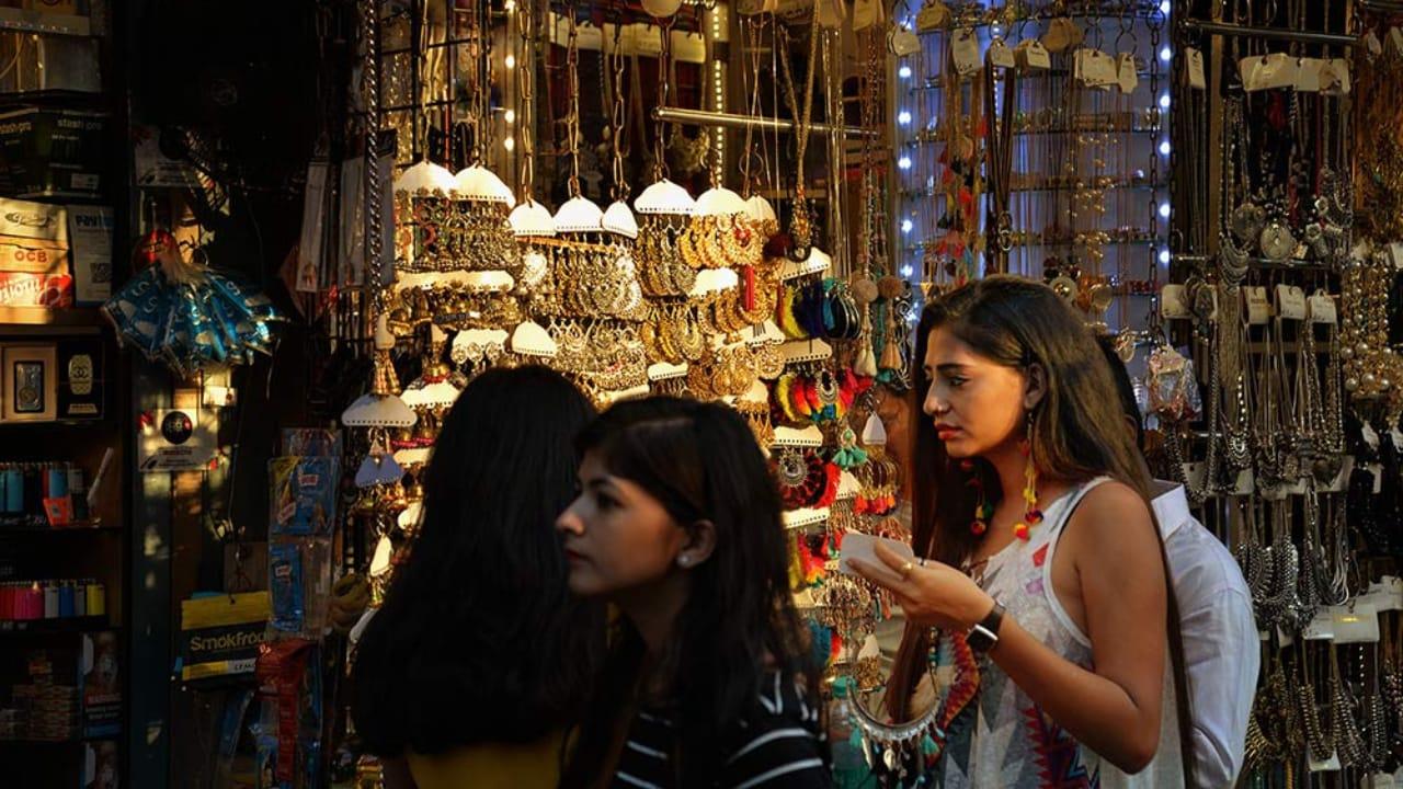 Famous Market: शॉपिंग के लिए बेस्ट है मध्य प्रदेश के ये 5 बाजार, कपड़ों से लेकर खिलौने सस्ते दामों में खरीदे सब कुछ