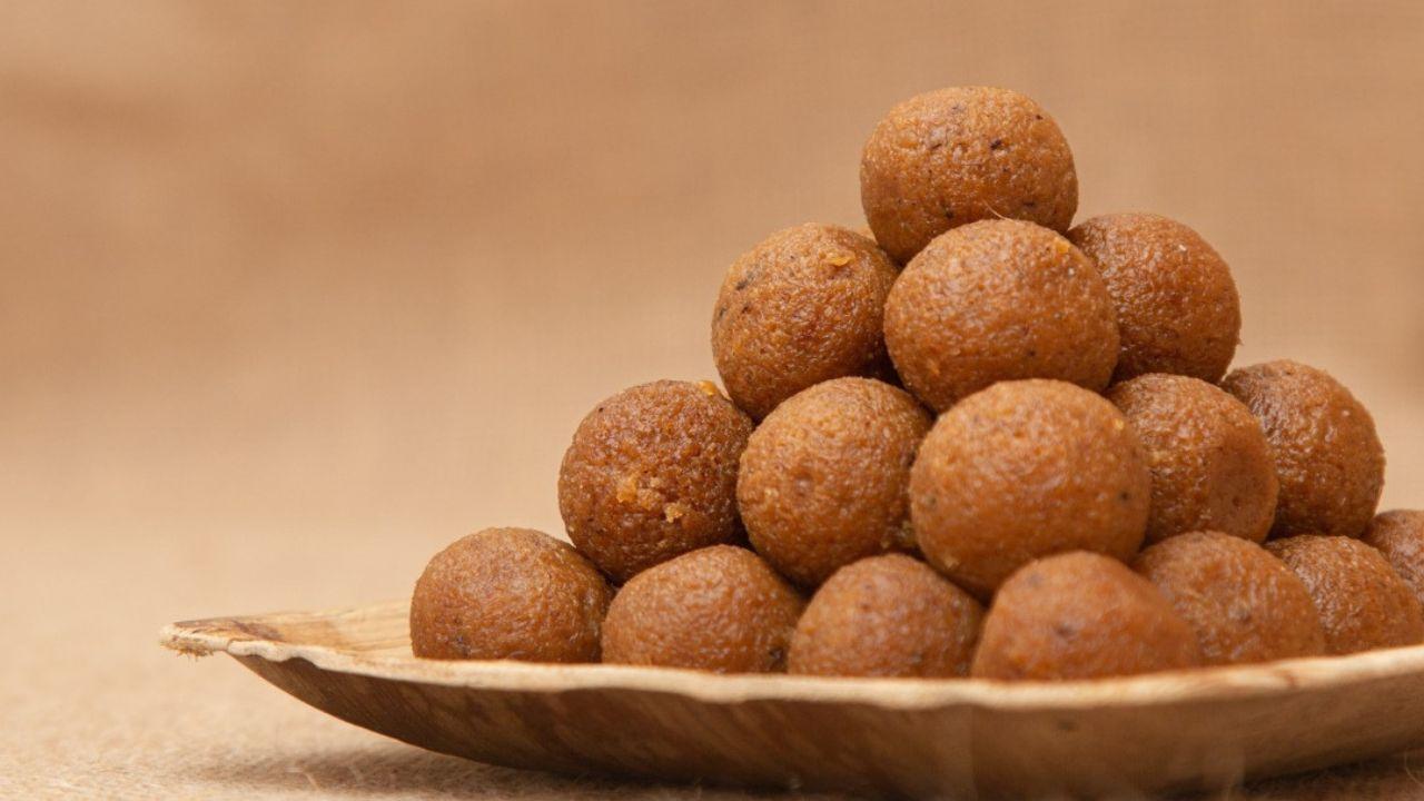 Recipe: बरसात के मौसम के लिए बेस्ट रहता हैं ये लड्डू, सेहत को मिलते है अनेक फायदे