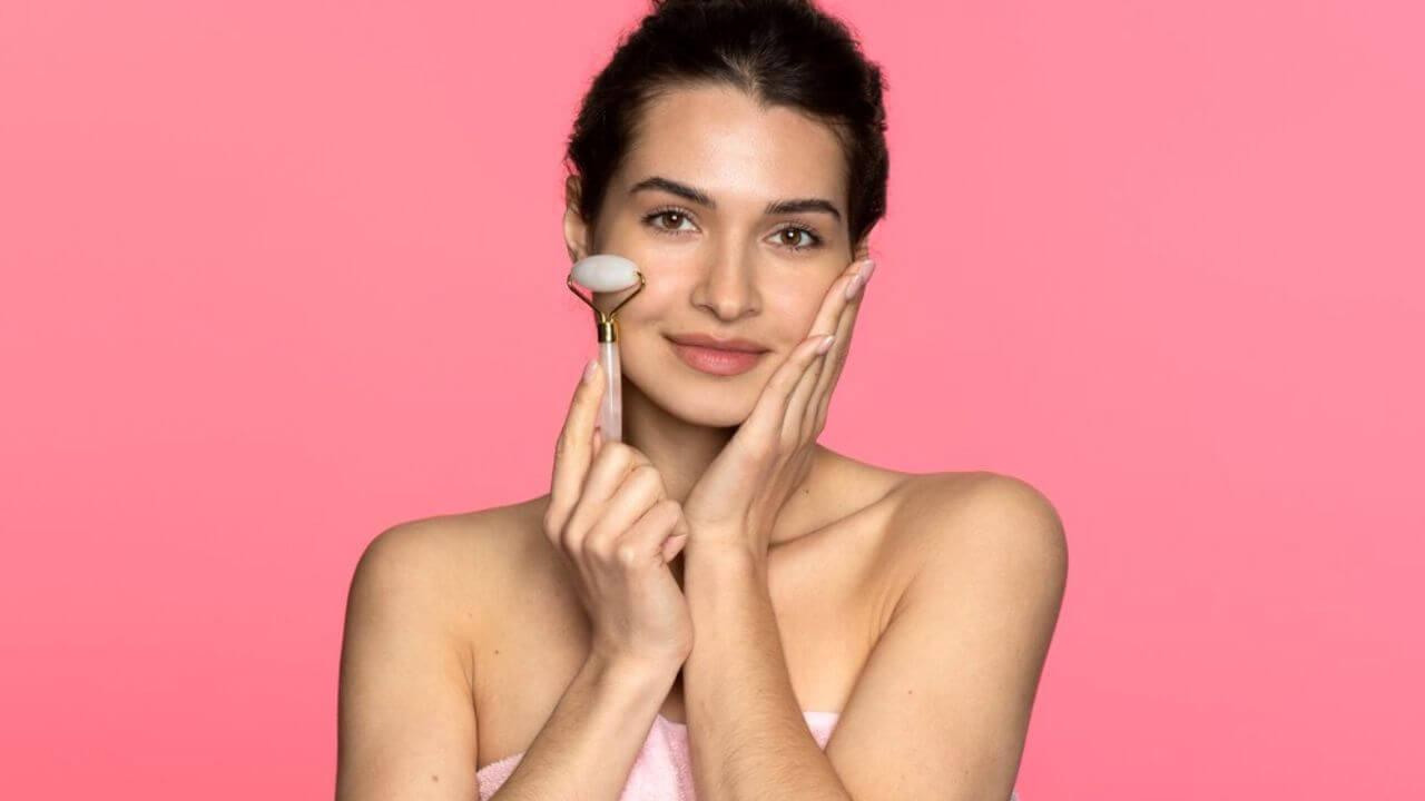 करवा चौथ से पहले घर पर ऐसे करें चेहरे की मसाज, चाँद सा चमकने लगेगा चेहरा