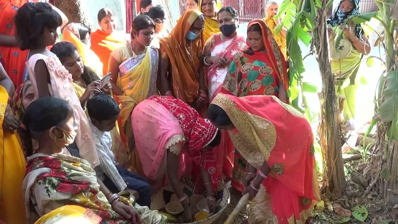 बेहद ख़ास है शादी-विवाह में माटी कोड़ने की रस्म, दो माताओं के गठबंधन की ये है दिलचस्प वजह