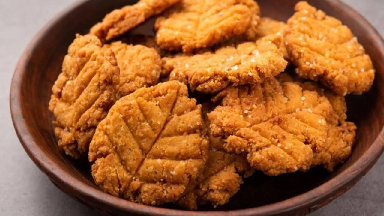 छठ पूजा के लिए घर पर इस तरह बनाएं खस्ता ठेकुआ, स्वाद में होगा लाजवाब, जानें आसान रेसिपी