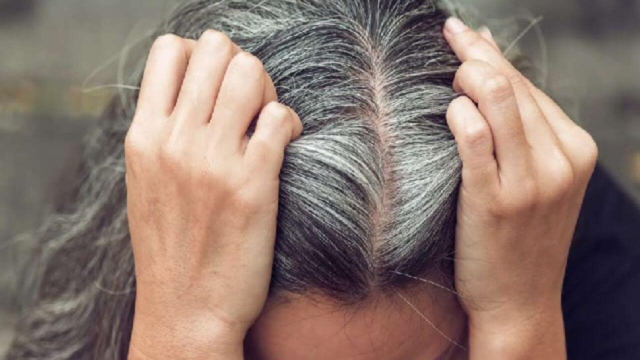 सफेद बालों की समस्या से हैं परेशान, तो सरसों तेल में मिलकर लगाएं ये 2 चीज