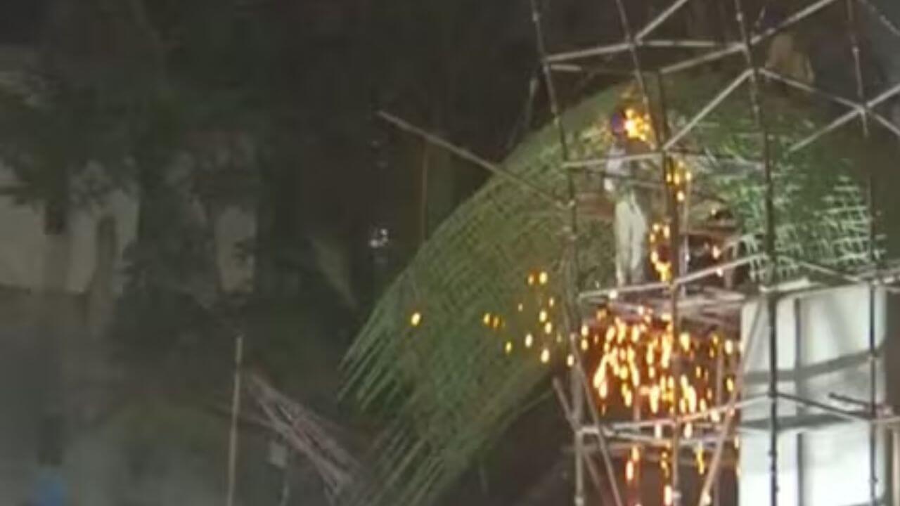 मुंबई के चेंबूर में मेट्रो निर्माण के दौरान हादसा, सोसायटी पर गिरा स्टील केज