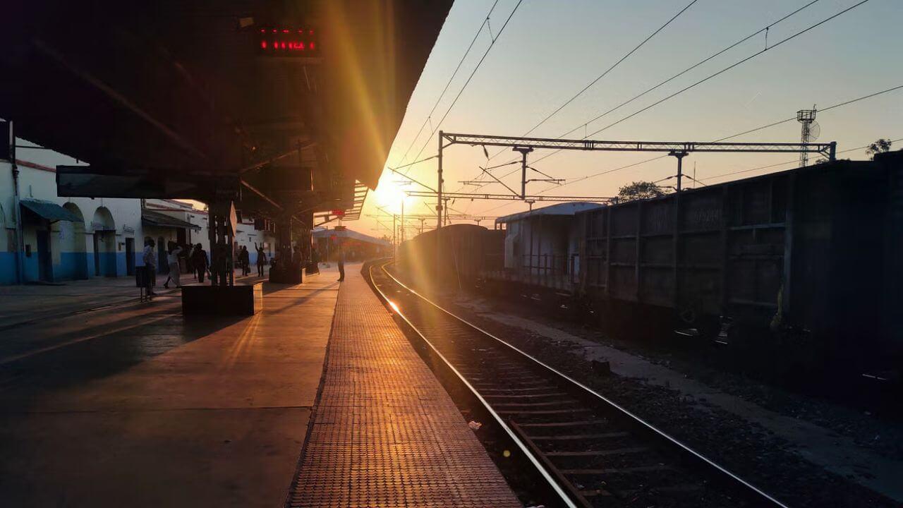 भारत का इकलौता रेलवे स्टेशन, जिसका नहीं है कोई नाम, फिर भी रुकती हैं ट्रेनें, इस दिन रहती है छुट्टी!