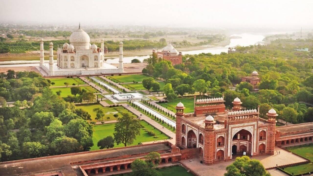 ताजमहल के आसपास लगाए गए हैं तुलसी के पौधे, जानें इसके पीछे का मुख्य कारण