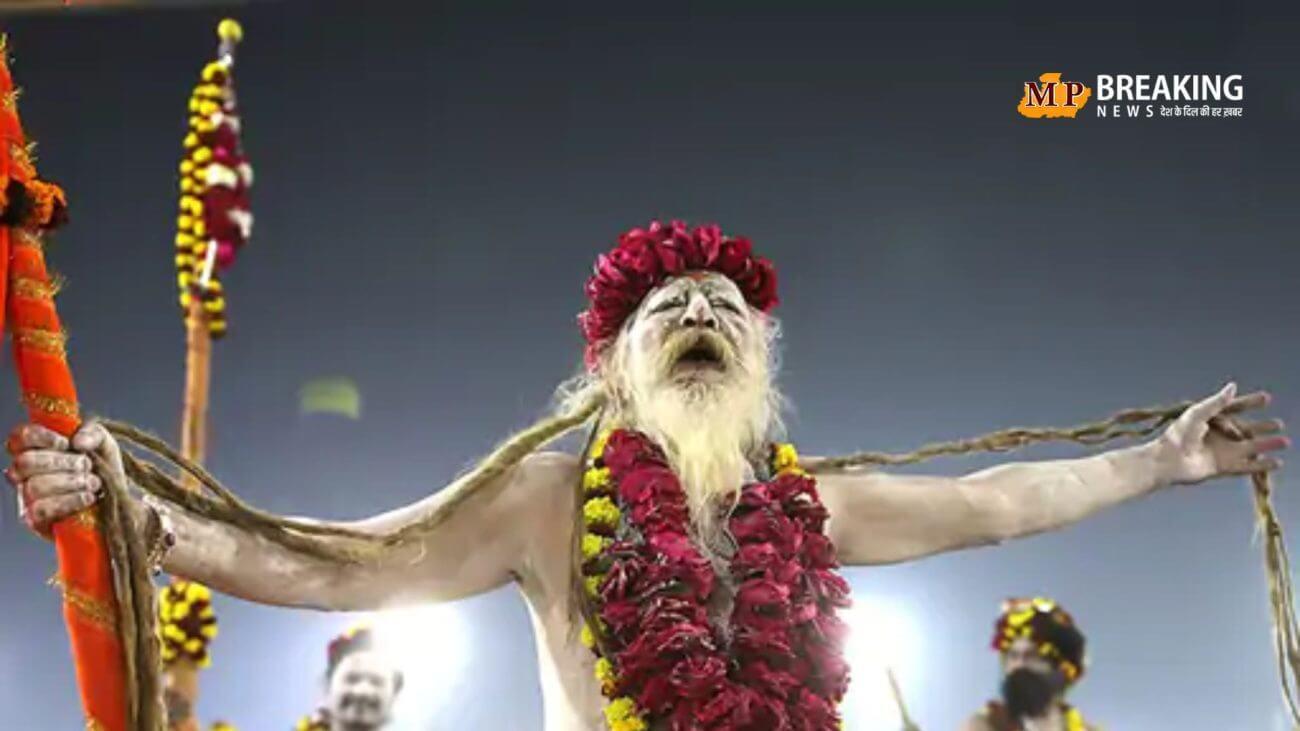 आज महाकुंभ का अंतिम अमृत स्नान, हाथों में तलवार, गदा, डमरू लेकर स्नान के लिए चले नागा साधु, श्रद्धालुओं की भारी भीड़