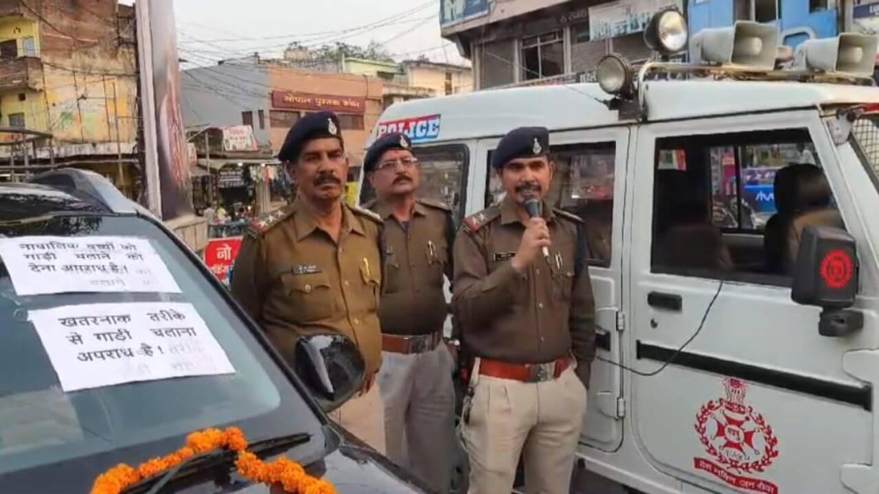 फेयरवेल पार्टी के नाम पर सड़क पर कार पर स्टंट करते दिखे नाबालिग स्टूडेंट्स, वीडियो वायरल, पुलिस ने लिया एक्शन