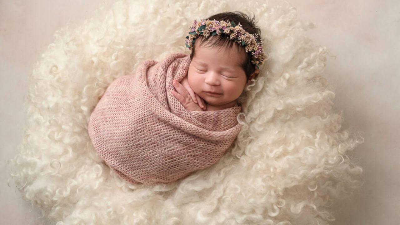 प्यारी गुड़िया को दें माता लक्ष्मी से प्रेरित नाम, बहुत सुंदर हैं इनके अर्थ